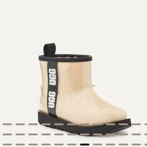 UGG Cream and Black Chunky Sole Boots 🖤